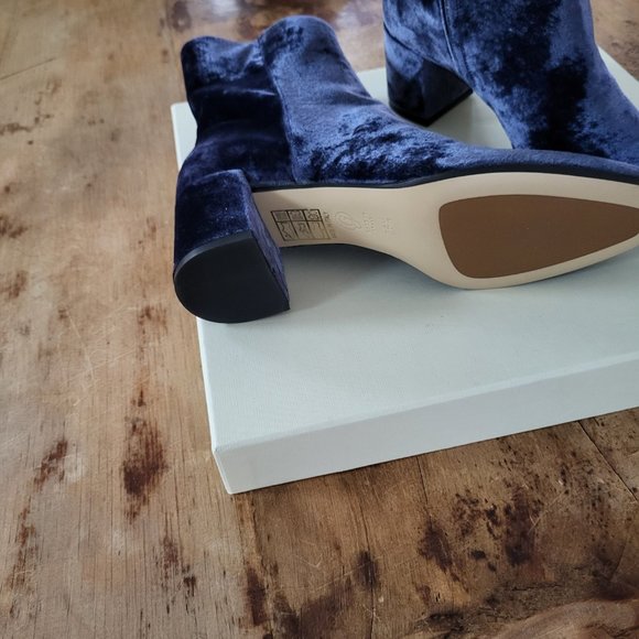 M. Gemi Blue Velvet Booties The Corsa Made in Italy 36 1/2   NWOB - Picture 12 of 15